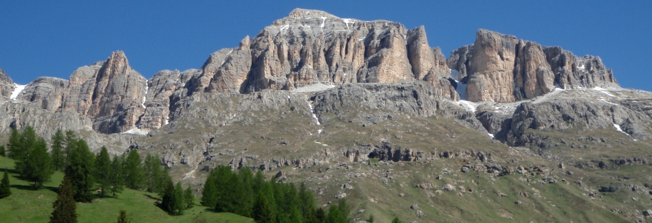 le massif du Sella, vu depuis le village d'Arabba